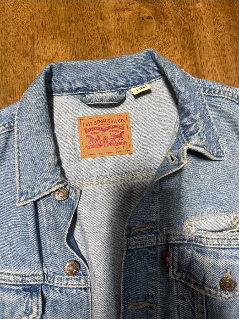 Levi's Light Blue Denim Trucker Jacket - Picture 2 of 4
